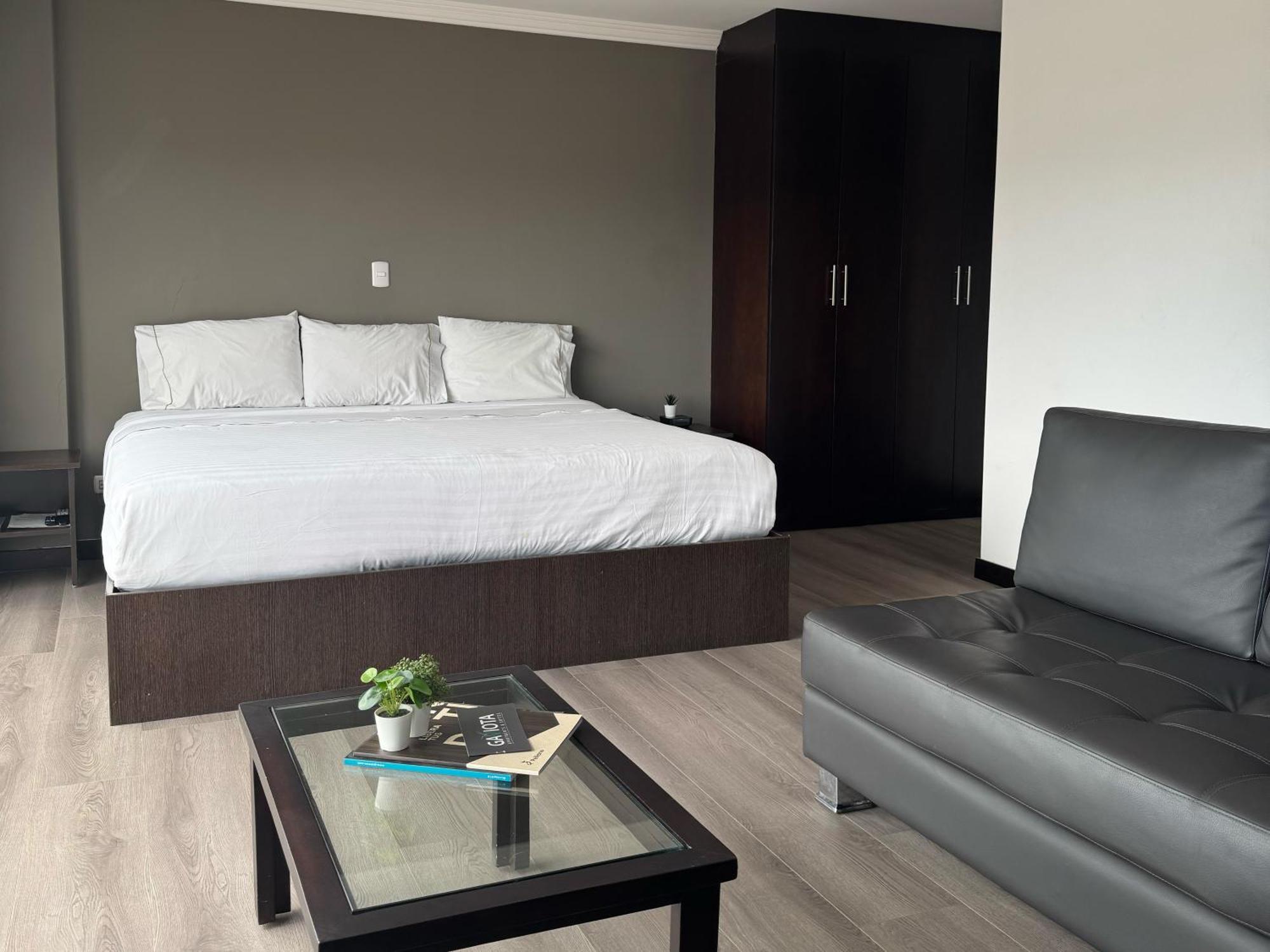 Gaviota Apartments & Suites Cuenca Esterno foto