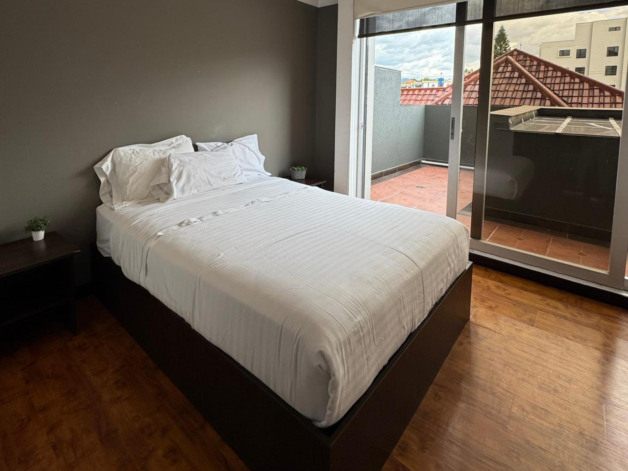 Gaviota Apartments & Suites Cuenca Esterno foto