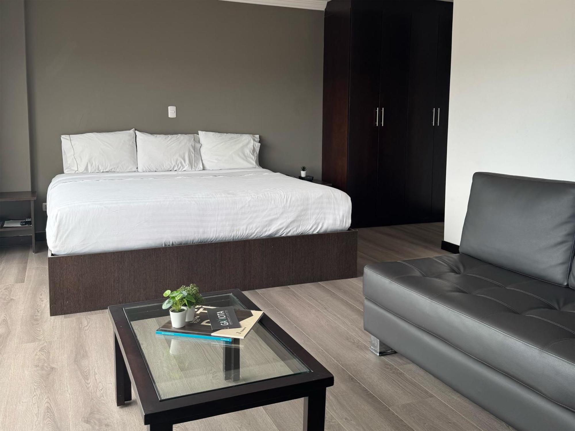 Gaviota Apartments & Suites Cuenca Esterno foto